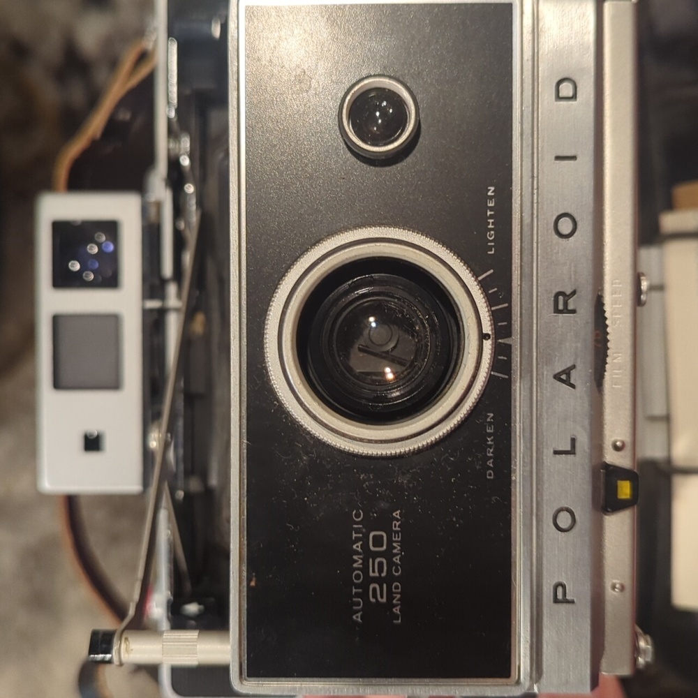 Vintage Polaroid Land Camera - Picture 6 of 9
